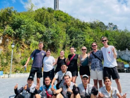 Tourists park vehicles here before walking up the flagpole